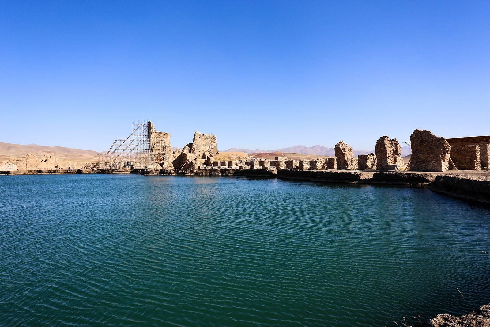۱۶ حقیقت جذاب درباره تخت سلیمان که باید بدانید