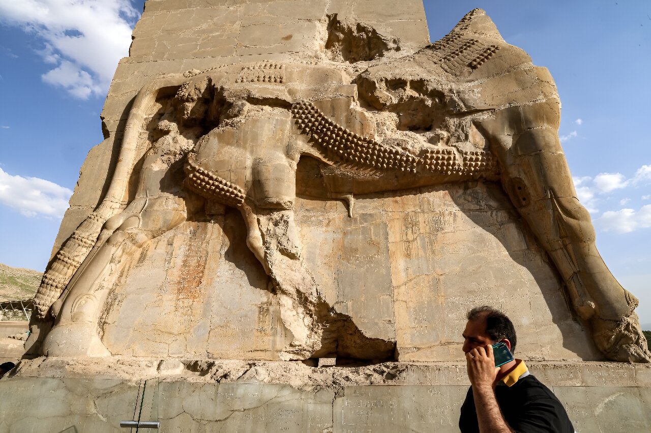 سنگ خوارانی که تخت جمشید را تهدید می کنند