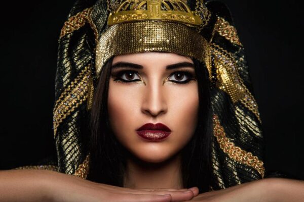 کلئوپاترا نابغه‌ ای که به ۹ زبان صحبت می‌ کرد